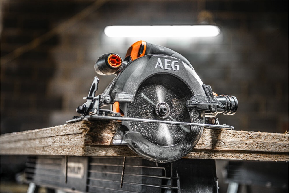 AEG BKS18SBL-0 18 V SubCompact akkumulátoros szénkefe nélküli körfűrész