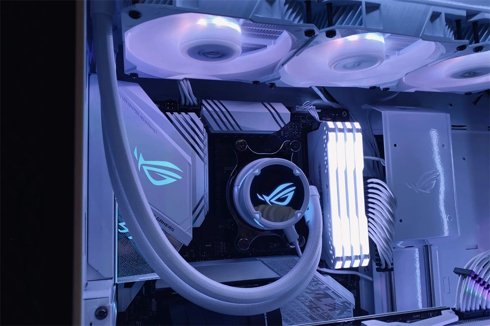 ASUS ROG STRIX LC 240 RGB White Edition vízhűtéses processzorhűtő