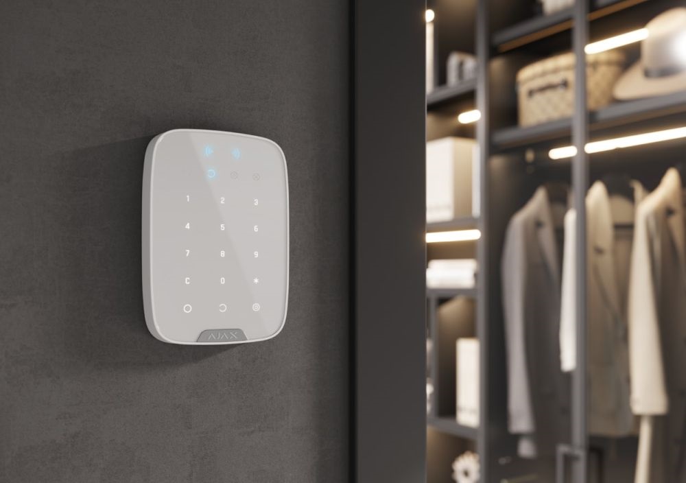 Ajax Keypad Plus WH fehér proxy olvasós vezetéknélküli kezelő