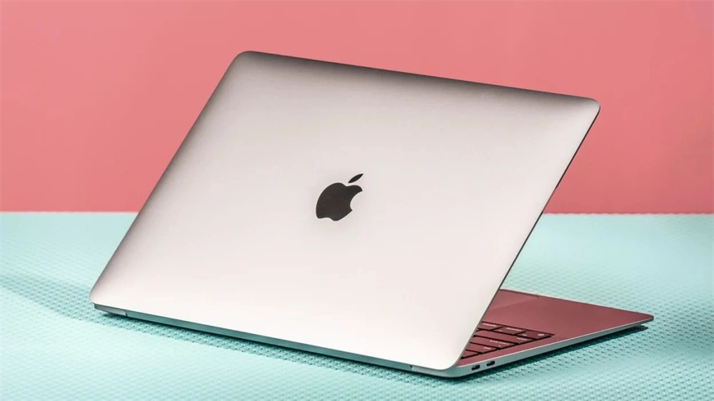 Apple MacBook Air 2020 13,3"Retina/M1 chip és 7 magos GPU/8GB/256GB SSD/Cseh/ezüst laptop (Felújított,batteryCARE+)