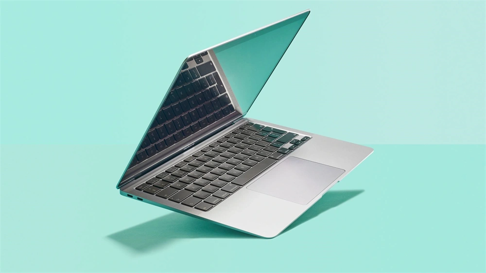 Apple MacBook Air 2020 13,3"Retina/M1 chip és 7 magos GPU/8GB/256GB SSD/Cseh/ezüst laptop (Felújított,batteryCARE+)