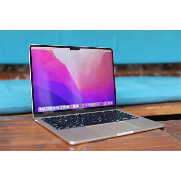 Apple MacBook Air 2022 13,6"/M2 chip és 10 magos GPU/8GB/512GB SSD/Cseh/ezüst laptop (Felújított,batteryCARE+)