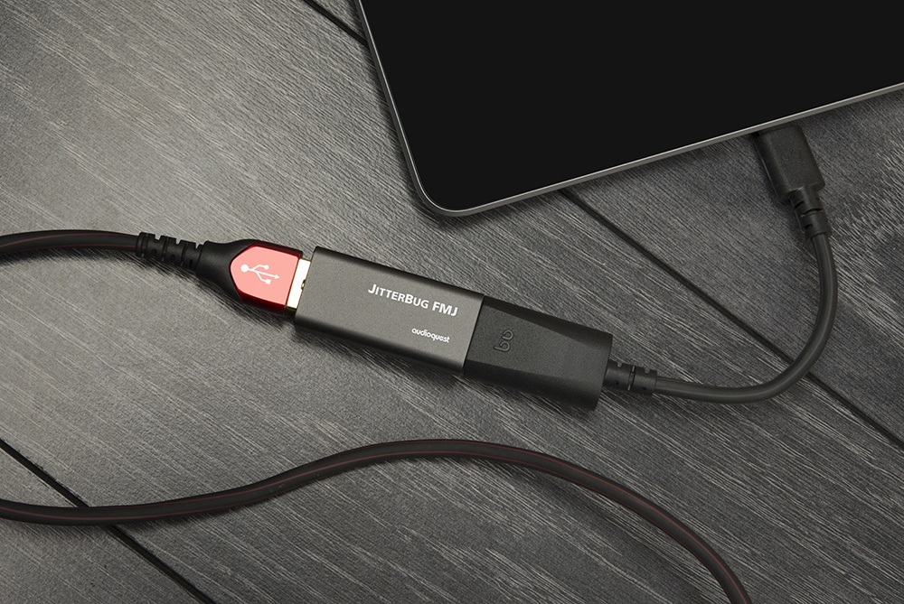 AudioQuest JitterBug FMJ USB 2.0 digitális adat- és tápzaj szűrő