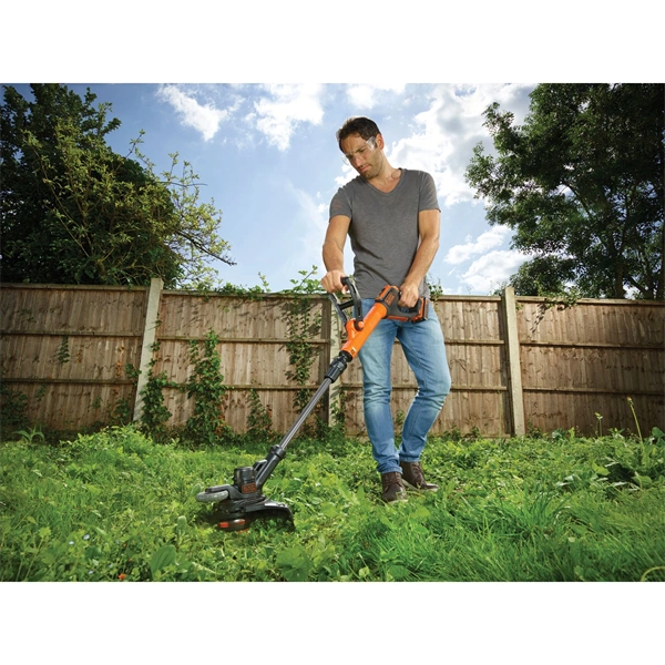 Black & Decker 28 cm vágási szélesség 18V 4.0 Ah Li-Ion akkus fűszegélyvágó