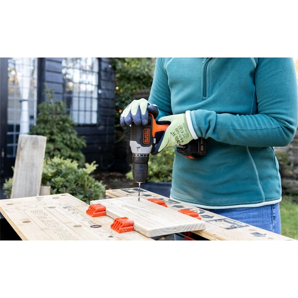 Black & Decker BCD001C1-QW akkumulátoros fúró-csavarozó