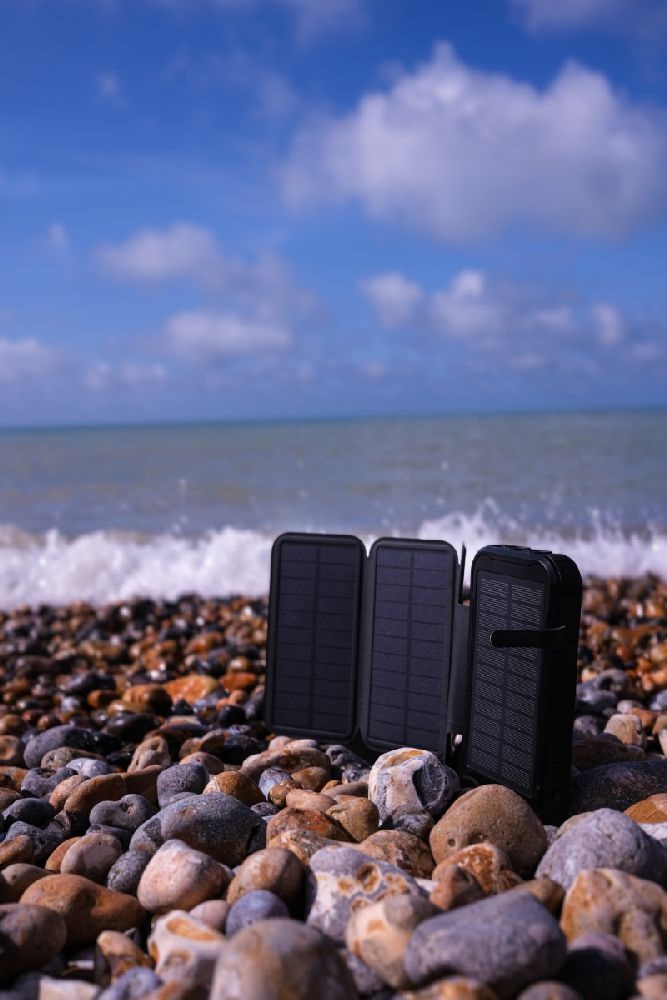 Boompods Neutron Fold Solar fekete 16 000 mAh napelemes powerbank