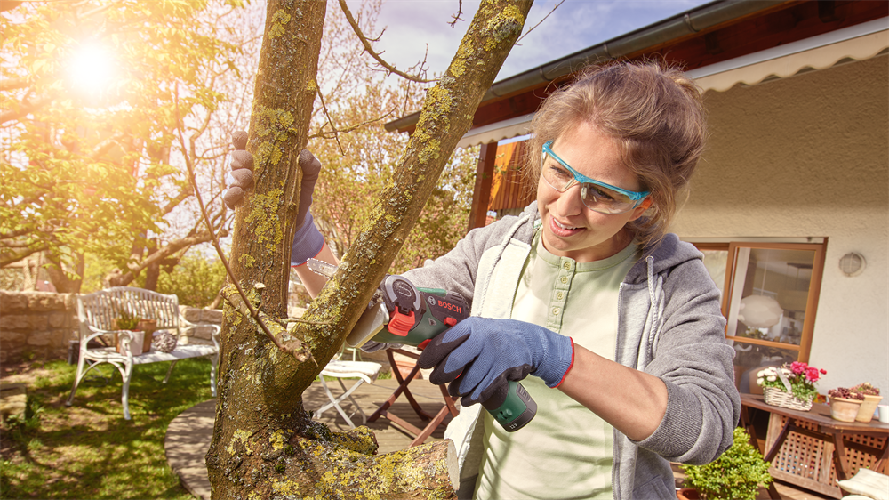 Bosch 06033C9020 EasyCut 12 akkumulátoros kézifűrész