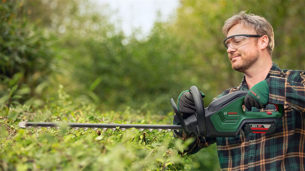 Bosch Advanced HedgeCut 36V-65-28 akkumulátoros sövényvágó