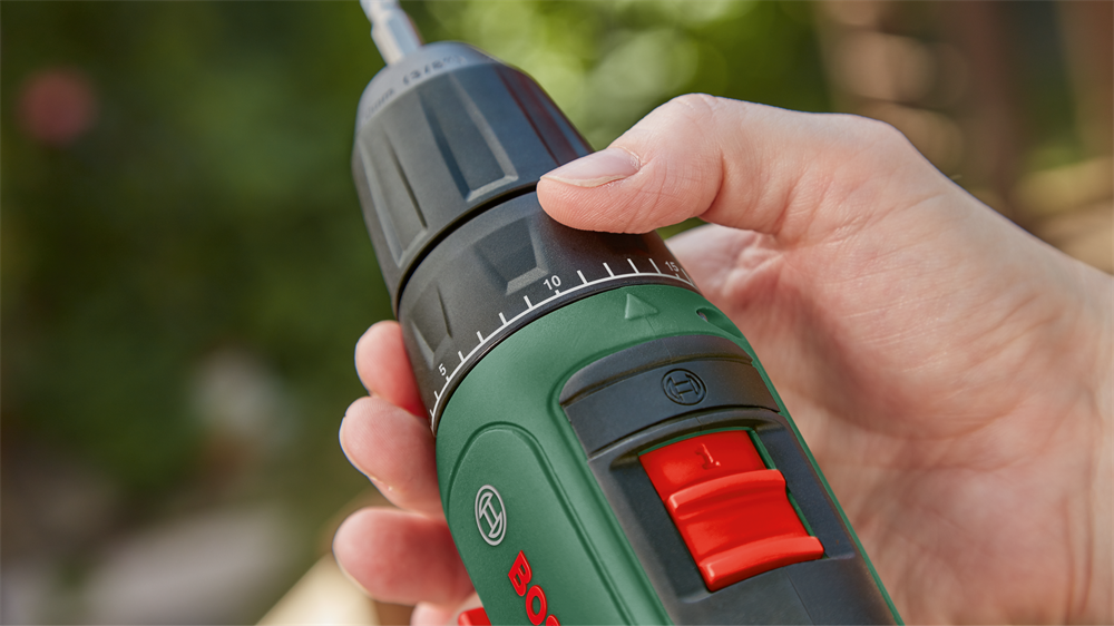 Bosch EasyImpact 18V-40 2x1,5Ah + AL18V-20 akkumulátoros ütvefúró