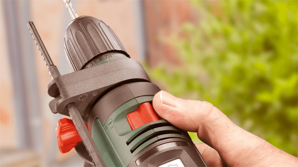 Bosch EasyImpact 600 elektromos ütvefúrógép