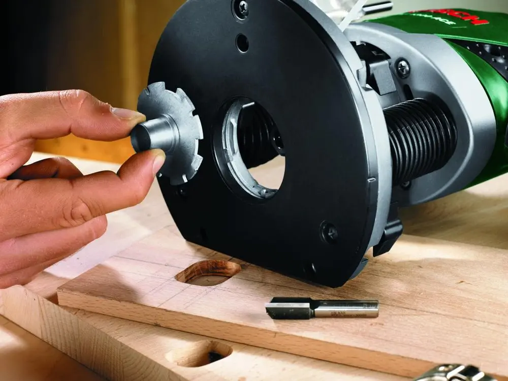 Bosch POF 1400 ACE felsőmaró + 6 részes marószár készlet