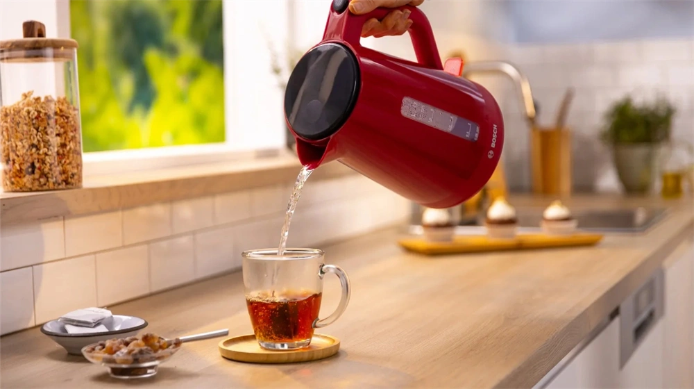 Bosch TWK1M124 1,7 L-es piros vízforraló