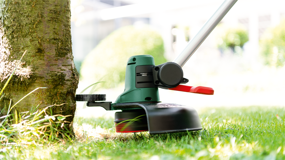 Bosch UniversalGrassCut 18V-26 akkumulátoros fűszegélynyíró