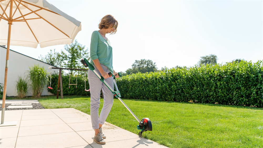 Bosch UniversalGrassCut 18V-26 akkumulátoros fűszegélynyíró