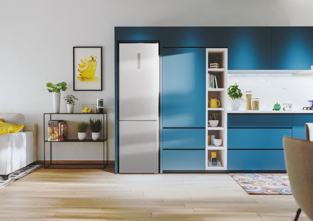 Candy CCE7T620EX ezüst, alulfagyasztós, Hűtő:258L, Fagyasztó:119L, No frost hűtőszekrény