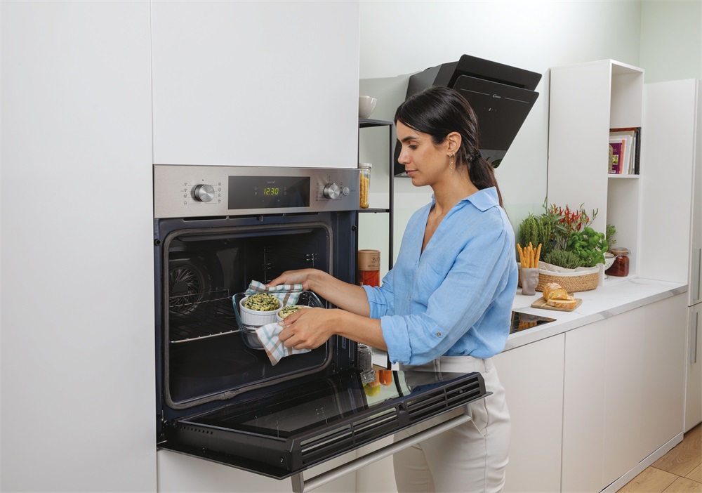 Candy FCTS886XL inox, beépíthető, sütőtér: 70L, grill, légkeverés, pirolitikus, sütő