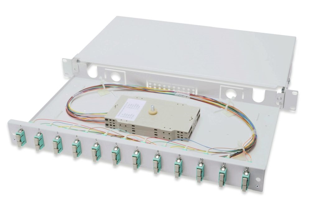 DIGITUS DN-96321/3 1U 12xSC duplex OM3 toldóval pigtaillel és kötőkazettával szerelt optikai rendező