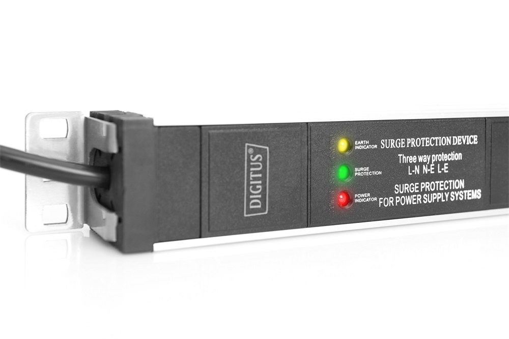 DIGITUS 1U PDU 230V 16A 7xCEE 7/3 aljzat CEE7/7 csatlakozó túlfeszültség védelemmel és vonalszűrővel 2M elosztósor