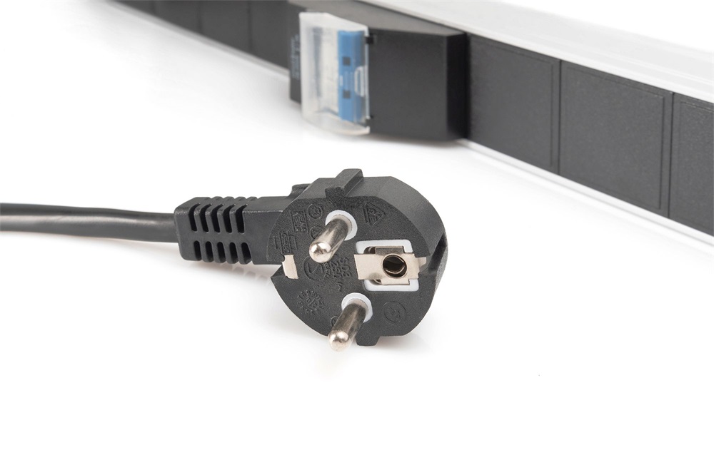 DIGITUS A-19-STRIP42-1 0U PDU 230V 16A 14xCEE 7/3 aljzat CEE7/7 csatlakozó megszakítóval 2M elosztósor