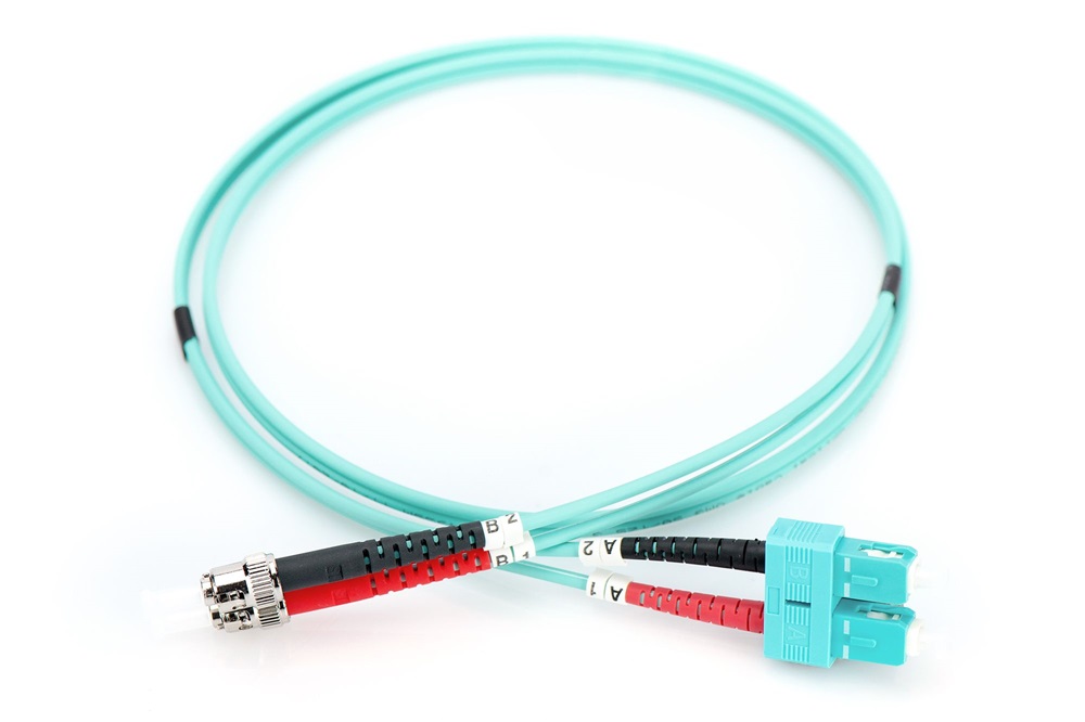 DIGITUS DK-2512-02/3 Duplex 2xST + 2xSC multimodusú OM3 50/125 LSOH 2m optikai patch kábel