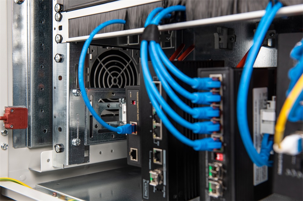 DIGITUS DN-19-DIN-4U 19" 4U DIN sín panel