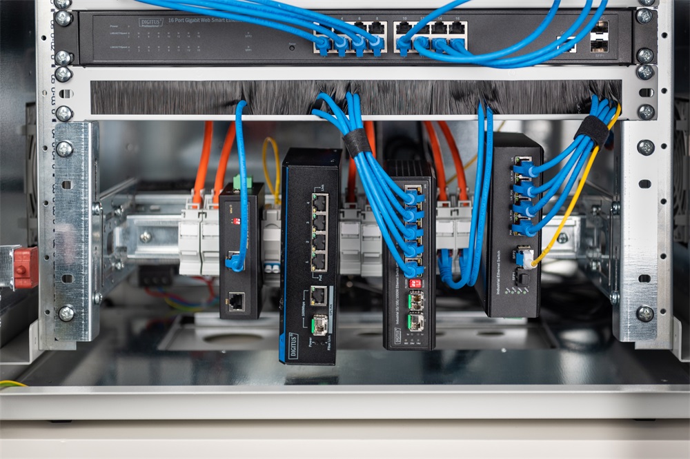 DIGITUS DN-19-DIN-4U 19" 4U DIN sín panel