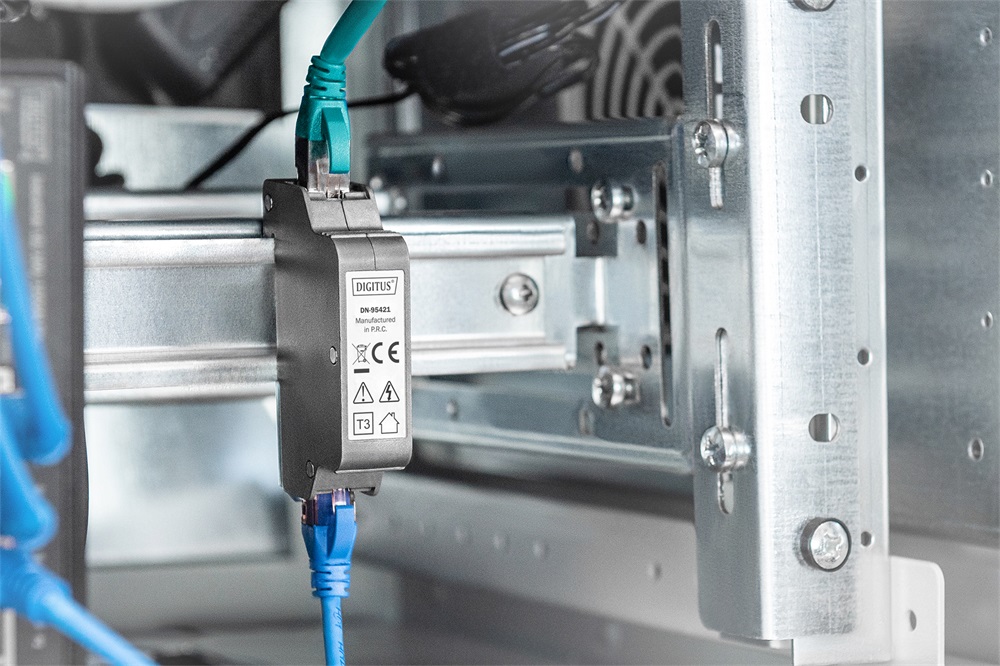 DIGITUS DN-95421 DIN sínes PoE túlfeszültségvédő RJ45 szürke