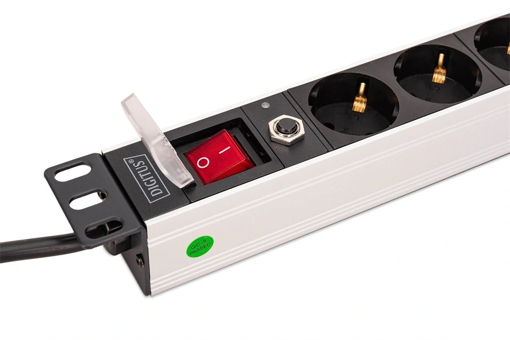 DIGITUS DN-95436 19" 1U PDU 250V 16A 8xCEE7/3 aljzat CEE7/7 csatlakozó kapcsolóval túlterhelés védelemmel 2M elosztósor