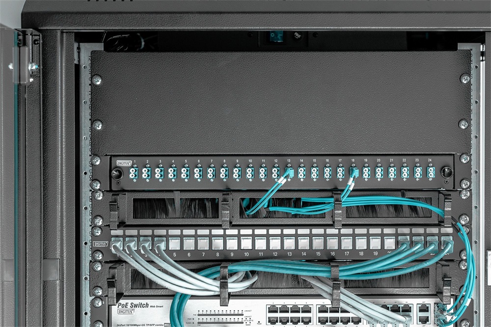 DIGITUS DN-19 BPN-03-SW 19" 3U fekete vakpanel