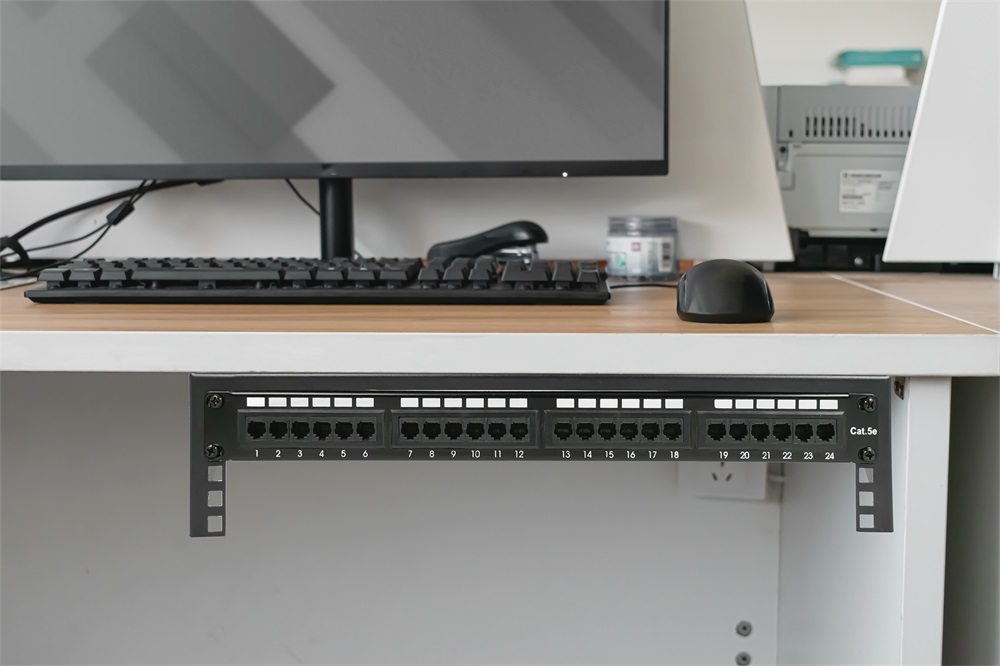 DIGITUS DN-48004 19" 4U fekete hálózati fali konzol