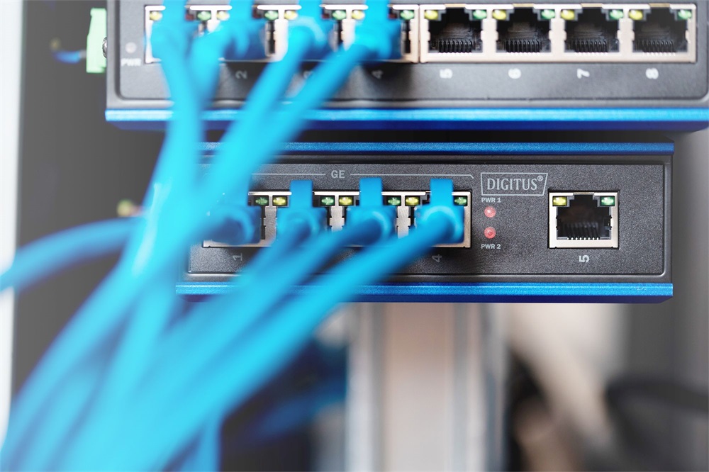 DIGITUS DN-651118 4x GbE Lan port 1x uplink port nem menedzselhető ipari switch