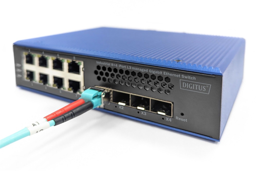 DIGITUS DN-651160 8x GbE Lan port 4x SFP+ port menedzselhető ipari switch