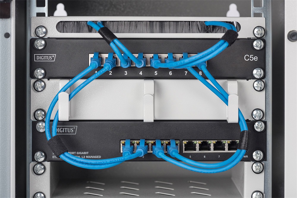 DIGITUS DN-80117 10" 8x GbE Lan port menedzselhető switch