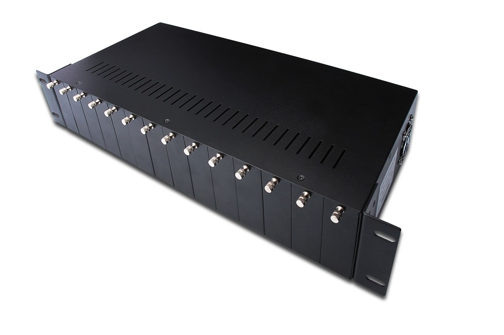 DIGITUS DN-82000 19" 1U 14 férőhelyes média konverter sasszé
