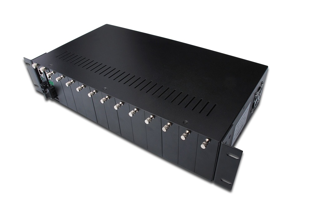 DIGITUS DN-82000 19" 1U 14 férőhelyes média konverter sasszé