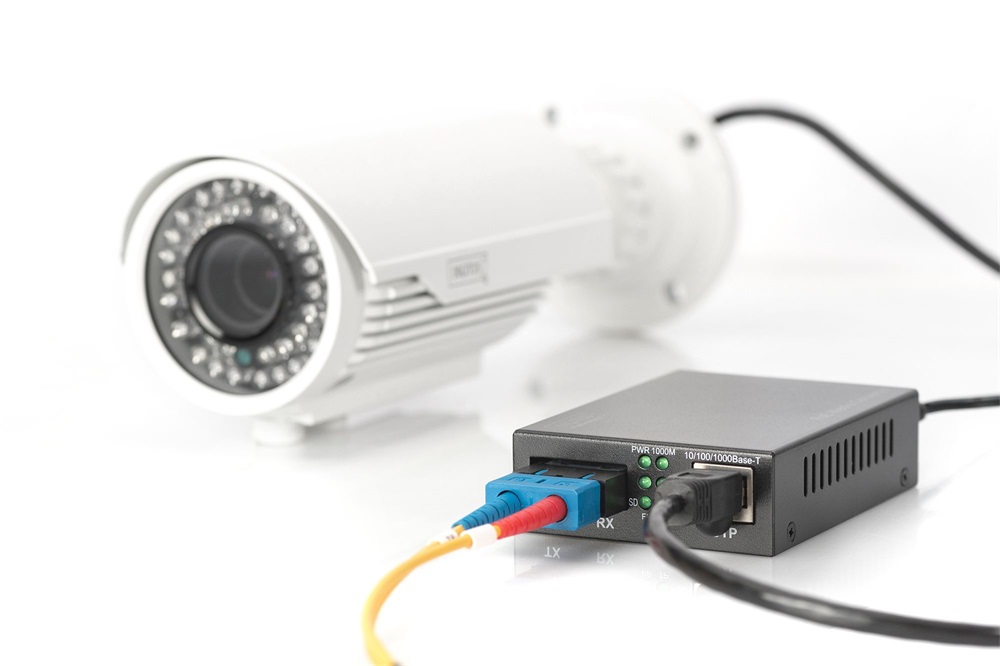DIGITUS DN-82150 Gigabit multimodusú 500m PoE  SC média konverter