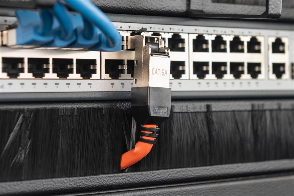 DIGITUS DN-93636 Szerszám nélkül közvetlenül szerelhető árnyékolt hajlítható dugó Cat6A kábelekhez