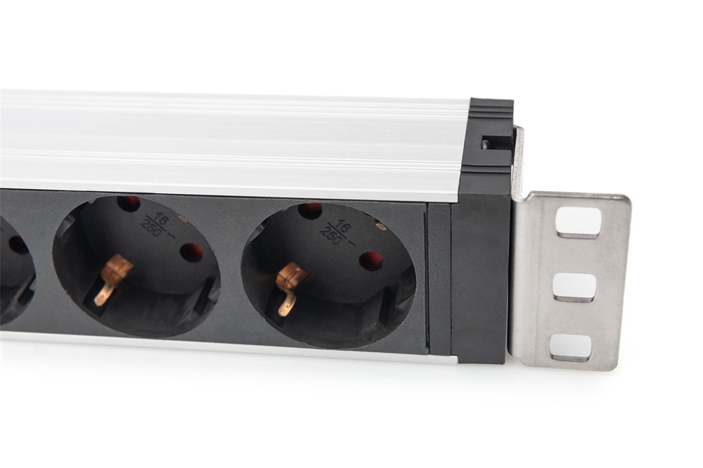 DIGITUS DN-95433 19" 1U PDU 230V 16A 5xCEE 7/3 aljzat CEE7/7 csatlakozó túlfeszültség védelemmel 2M elosztósor