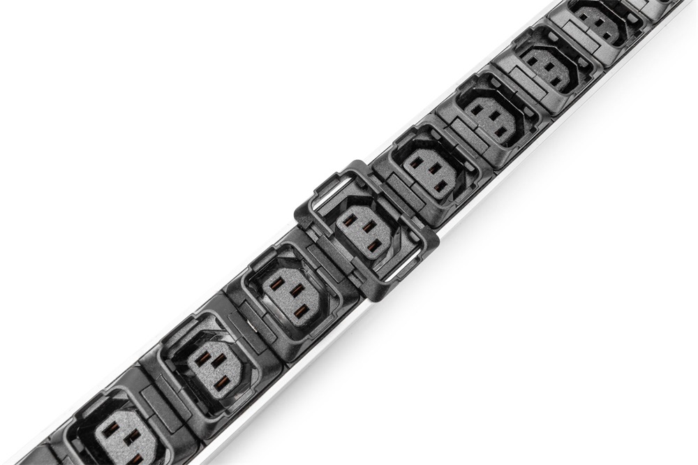 DIGITUS DN-95451 0U PDU függőleges 250V 32A 24xC13 4xC19 aljzat IEC 60309 ipari csatlakozó 3M elosztósor