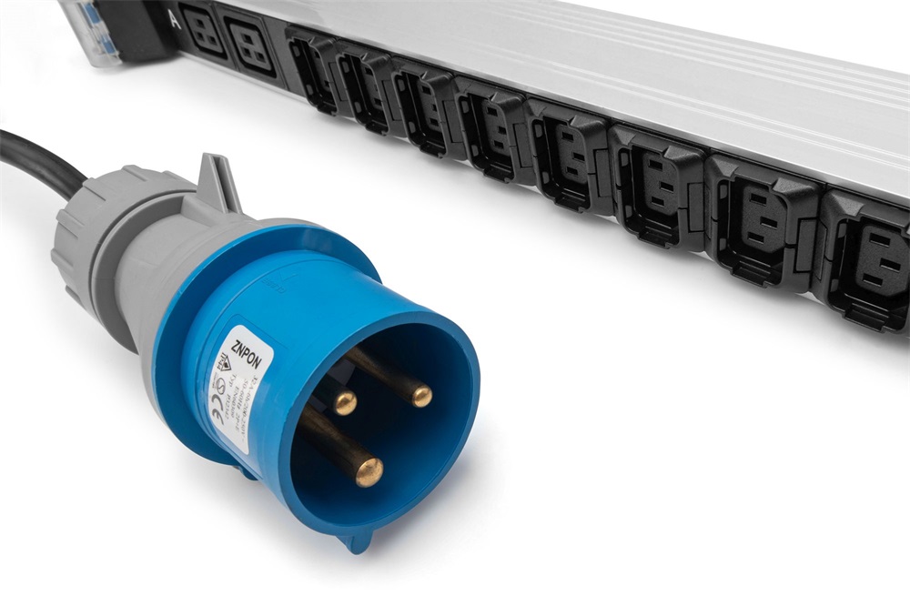 DIGITUS DN-95451 0U PDU függőleges 250V 32A 24xC13 4xC19 aljzat IEC 60309 ipari csatlakozó 3M elosztósor