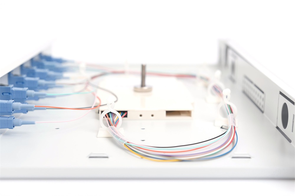 DIGITUS DN-96320/9 19" 1U 6x SC/UPC duplex monomódusú OS2 komplet optikai patch panel