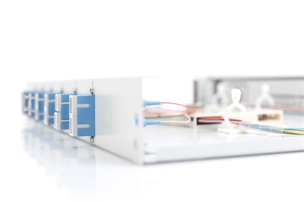 DIGITUS DN-96320/9 19" 1U 6x SC/UPC duplex monomódusú OS2 komplet optikai patch panel