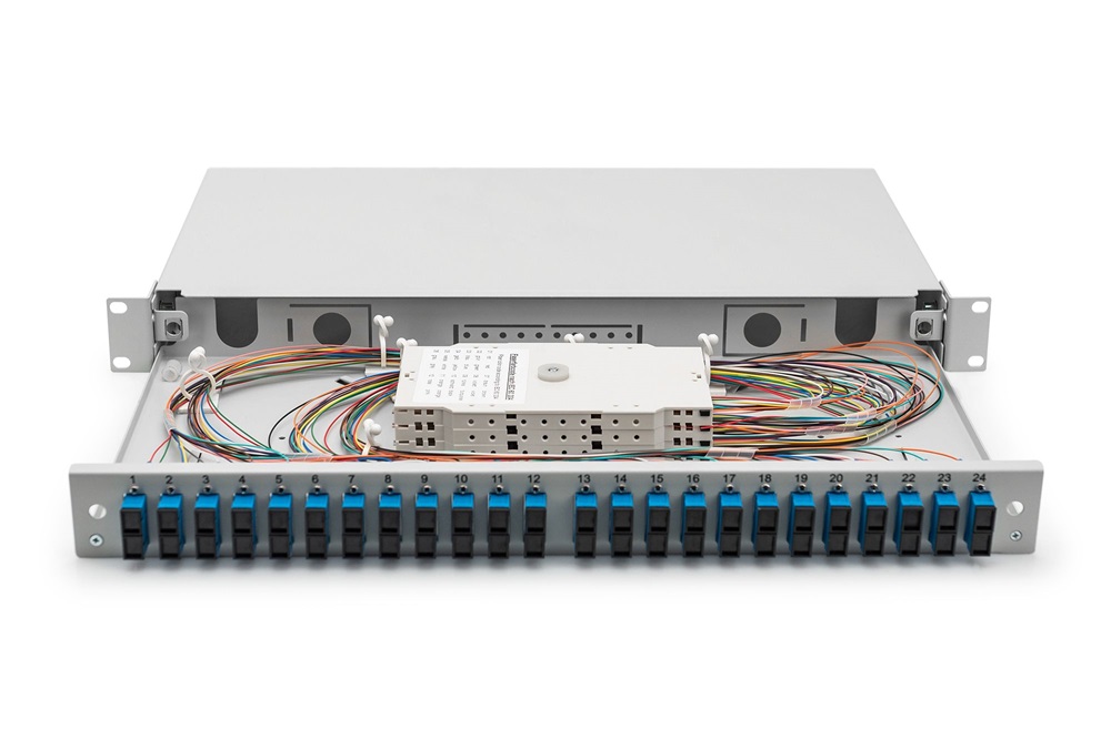 DIGITUS DN-96322/9 19" 1U 24x SC/UPC duplex monomódusú OS2 komplet optikai patch panel