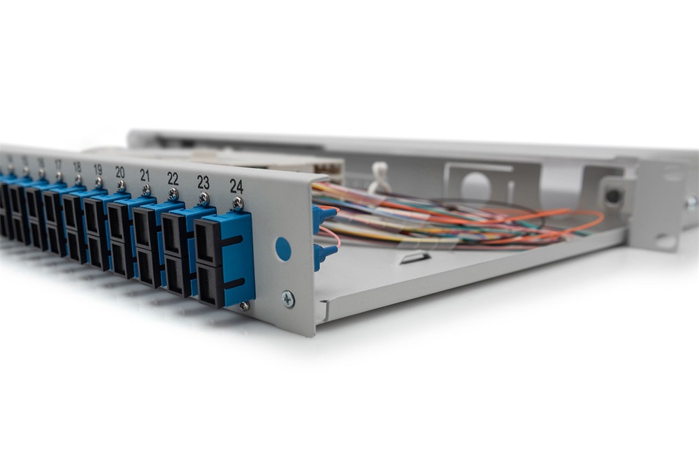 DIGITUS DN-96322/9 19" 1U 24x SC/UPC duplex monomódusú OS2 komplet optikai patch panel