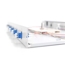 DIGITUS DN-96330/9 1U 6xLC duplex OS2 toldóval pigtaillel és kötőkazettával szerelt optikai rendező