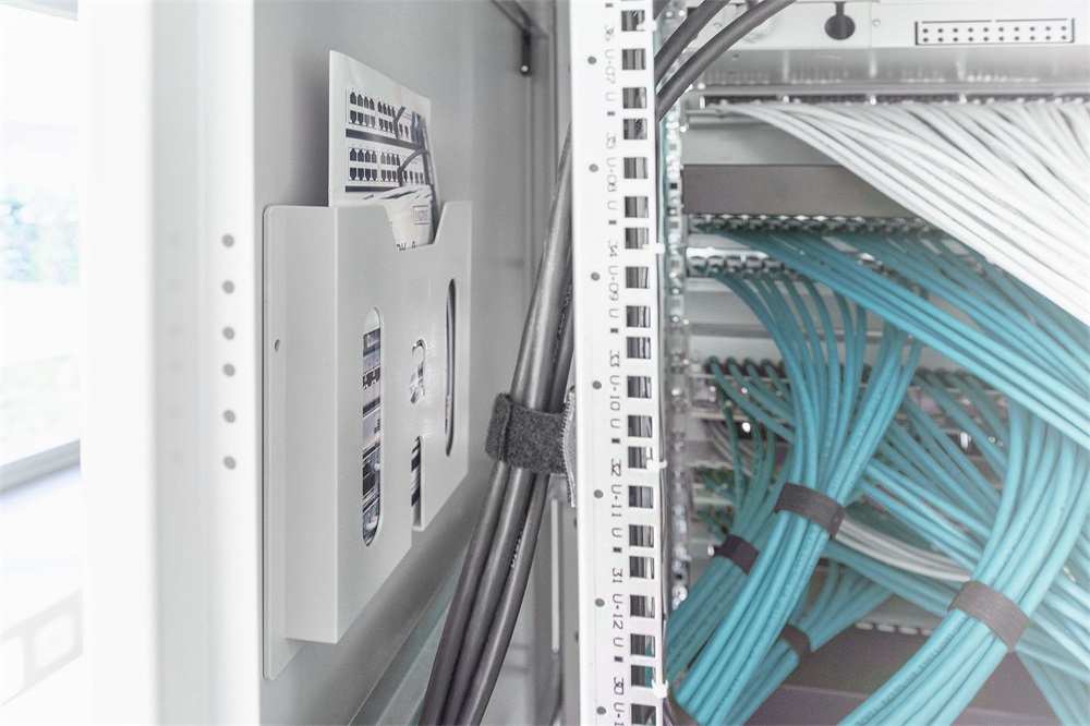 DIGITUS DN-97679 Öntapadós dokumentumtartó rackszekrénybe
