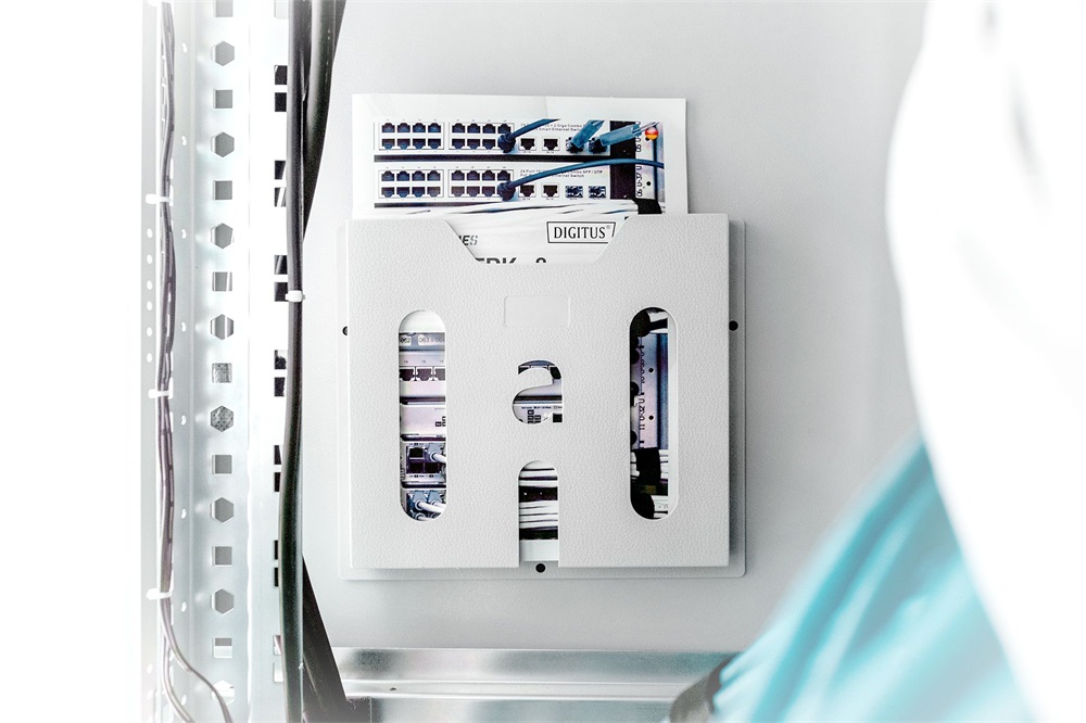 DIGITUS DN-97679 Öntapadós dokumentumtartó rackszekrénybe