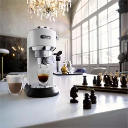 DeLonghi EC 685.W Dedica fehér espresso kávéfőző (Újracsomagolt)