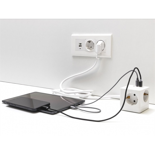 Delock 11497 3 nyílásos csatlakozó kocka hosszabbító gyerekzárral és USB töltővel, valamint 1,5 m fehér