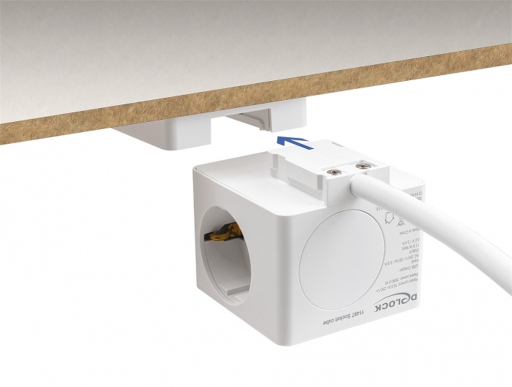 Delock 11497 3 nyílásos csatlakozó kocka hosszabbító gyerekzárral és USB töltővel, valamint 1,5 m fehér